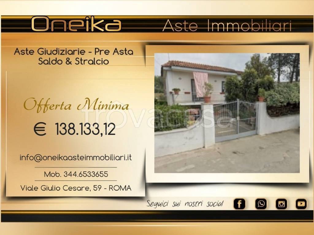 casa indipendente in vendita a Giugliano in Campania in zona Varcaturo