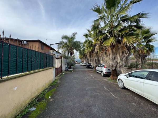 terreno agricolo in vendita a Giugliano in Campania in zona Varcaturo