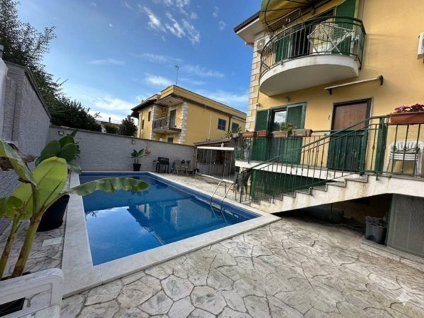 casa indipendente in vendita a Giugliano in Campania in zona Lago Patria