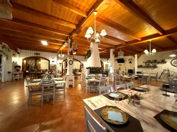 negozio in vendita a Giugliano in Campania in zona Licola