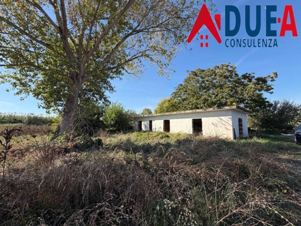 casa indipendente in vendita a Giugliano in Campania in zona Varcaturo