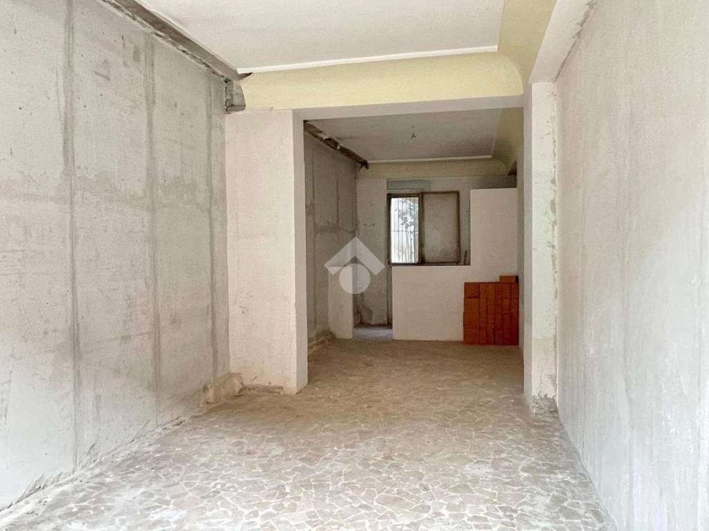 negozio in vendita a Giugliano in Campania
