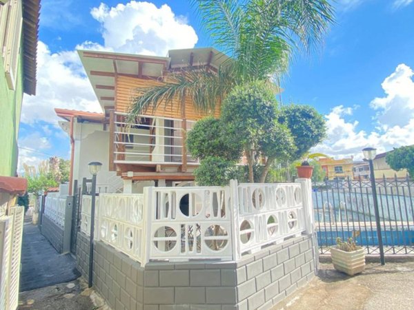 casa indipendente in vendita a Giugliano in Campania in zona Lago Patria