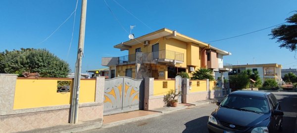 casa indipendente in vendita a Giugliano in Campania in zona Lago Patria