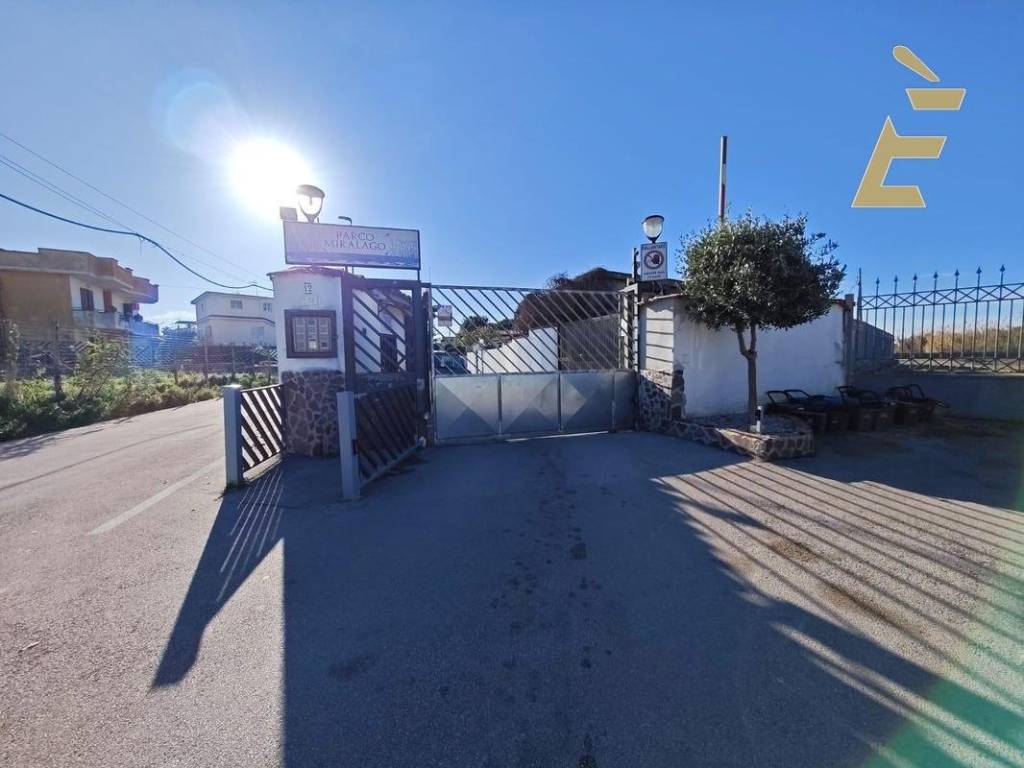 casa indipendente in vendita a Giugliano in Campania in zona Lago Patria