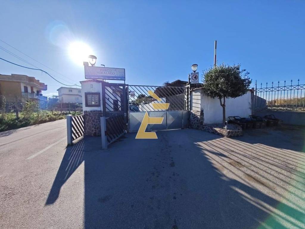 casa indipendente in vendita a Giugliano in Campania in zona Lago Patria