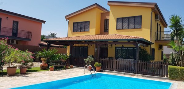 casa indipendente in vendita a Giugliano in Campania in zona Massariola / Amodio