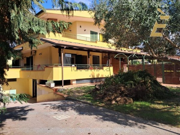 casa indipendente in vendita a Giugliano in Campania in zona Varcaturo
