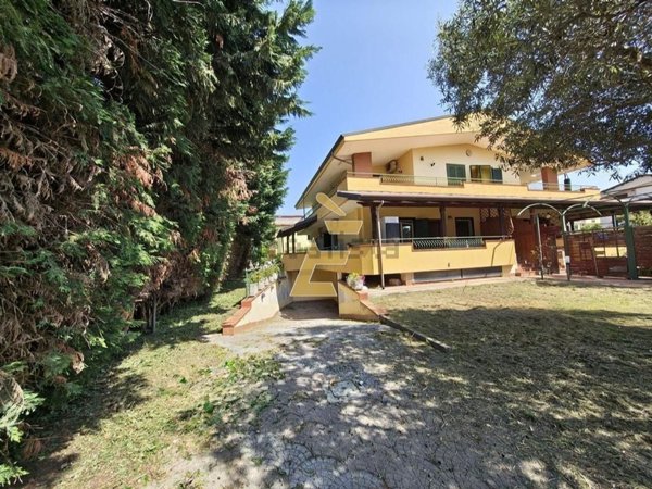 casa indipendente in vendita a Giugliano in Campania in zona Licola