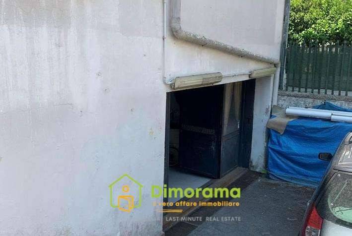 locale commerciale in vendita a Giugliano in Campania in zona Varcaturo