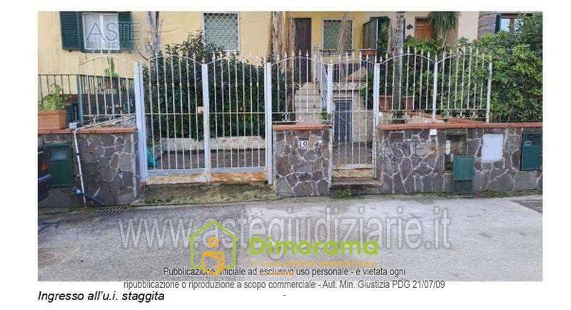casa indipendente in vendita a Giugliano in Campania in zona Varcaturo