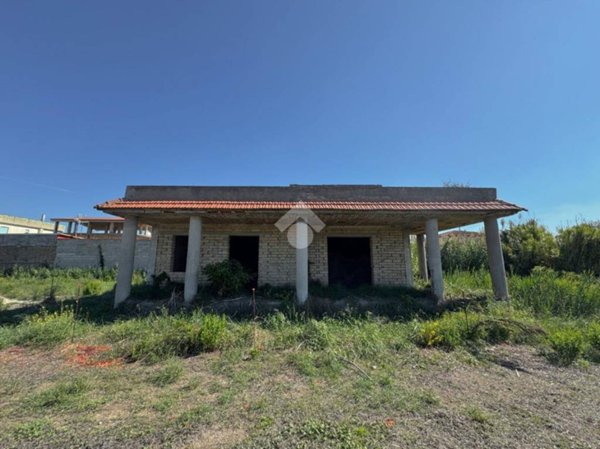 casa indipendente in vendita a Giugliano in Campania in zona Varcaturo