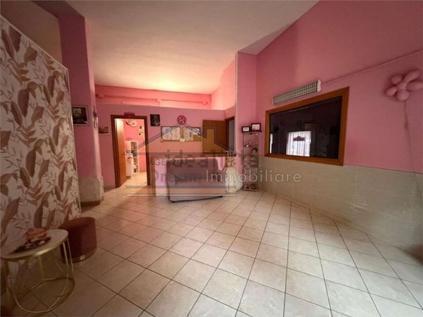 locale commerciale in vendita a Giugliano in Campania