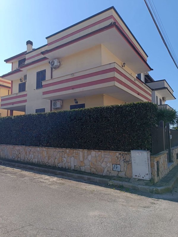casa indipendente in vendita a Giugliano in Campania in zona Lago Patria