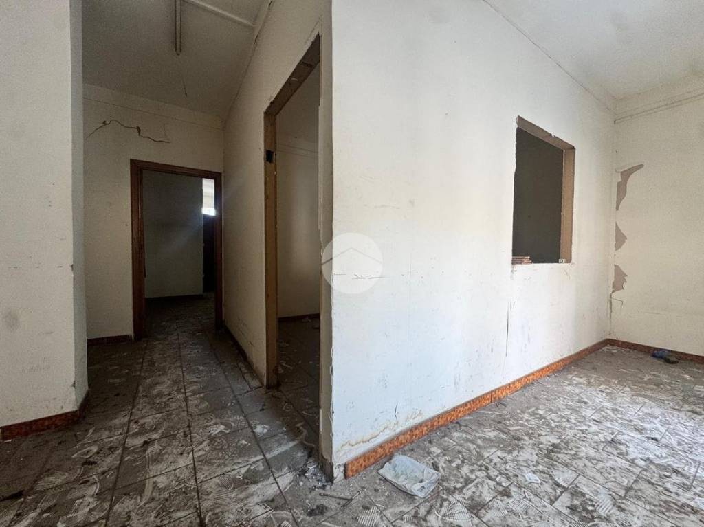 negozio in vendita a Giugliano in Campania