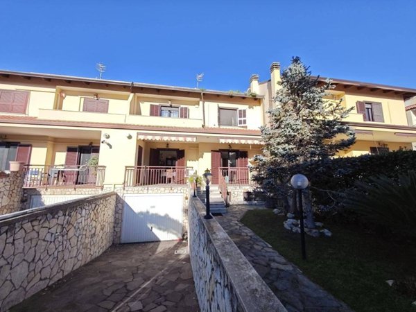 casa indipendente in vendita a Giugliano in Campania in zona Licola