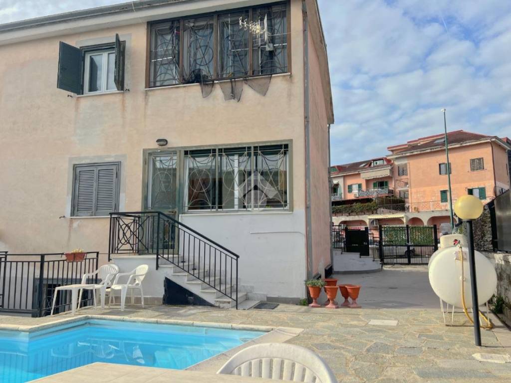 casa indipendente in vendita a Giugliano in Campania in zona Licola