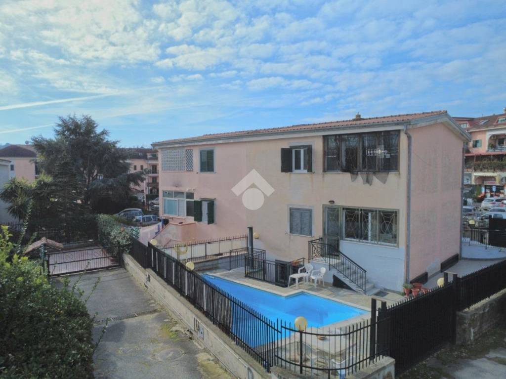 casa indipendente in vendita a Giugliano in Campania in zona Licola