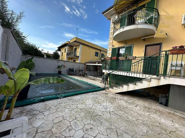 casa indipendente in vendita a Giugliano in Campania in zona Lago Patria