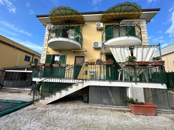 casa indipendente in vendita a Giugliano in Campania in zona Lago Patria