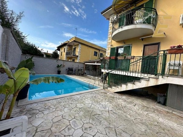 casa indipendente in vendita a Giugliano in Campania in zona Lago Patria