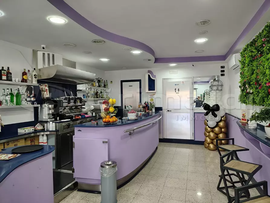 locale commerciale in vendita a Giugliano in Campania in zona Lago Patria