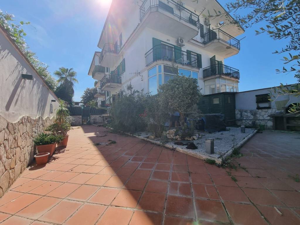 appartamento in vendita a Giugliano in Campania in zona Varcaturo