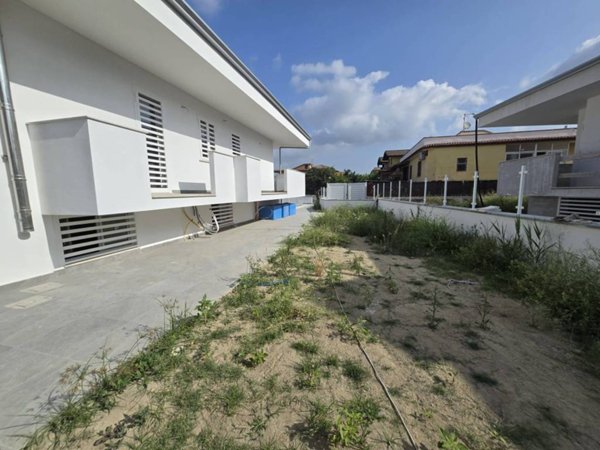 casa indipendente in vendita a Giugliano in Campania in zona Varcaturo