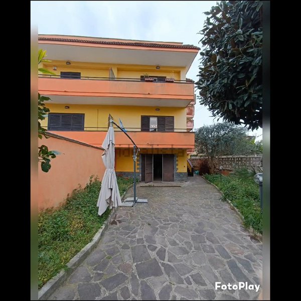 casa indipendente in vendita a Giugliano in Campania in zona Lago Patria