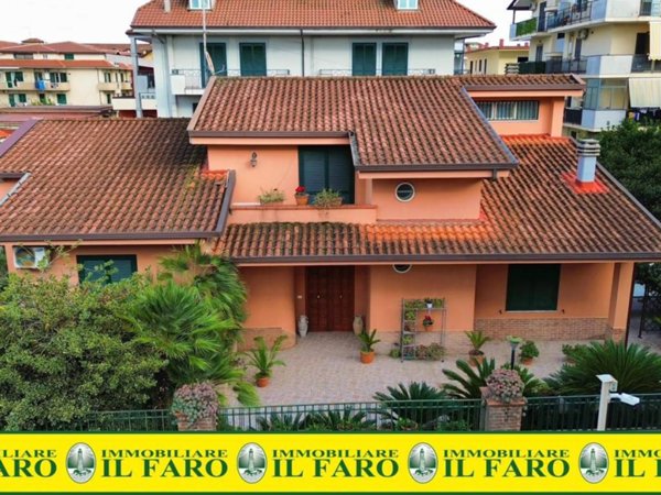 casa indipendente in vendita a Giugliano in Campania