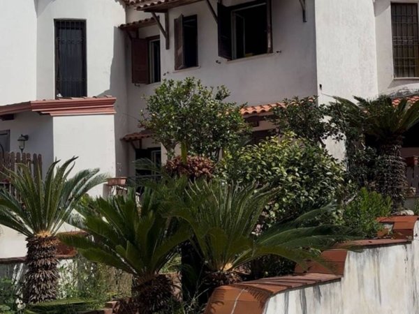casa indipendente in vendita a Giugliano in Campania in zona Lago Patria