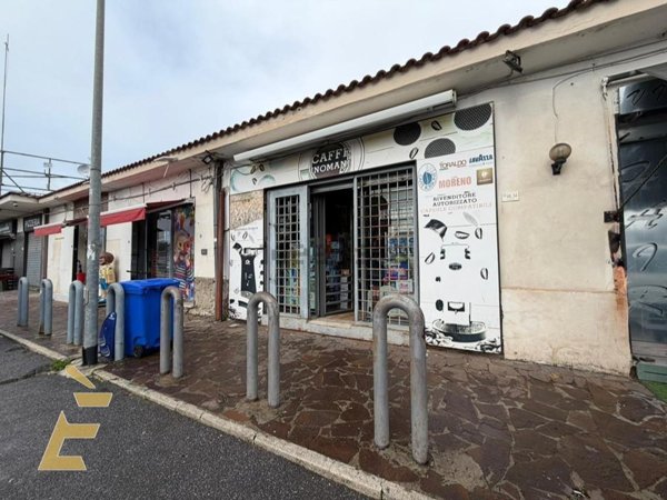 locale commerciale in vendita a Giugliano in Campania in zona Varcaturo