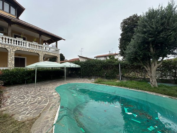casa indipendente in vendita a Giugliano in Campania in zona Lago Patria