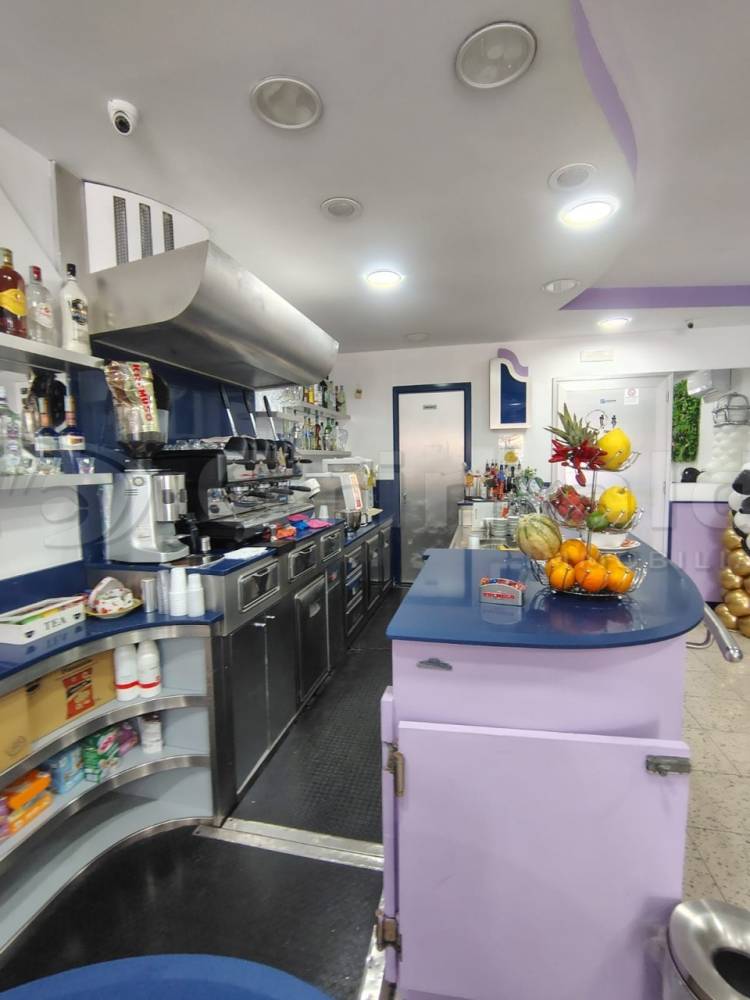locale commerciale in vendita a Giugliano in Campania in zona Lago Patria