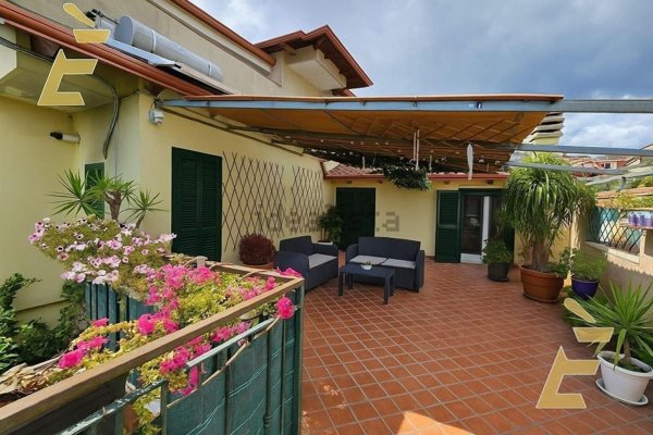 casa indipendente in vendita a Giugliano in Campania in zona Licola