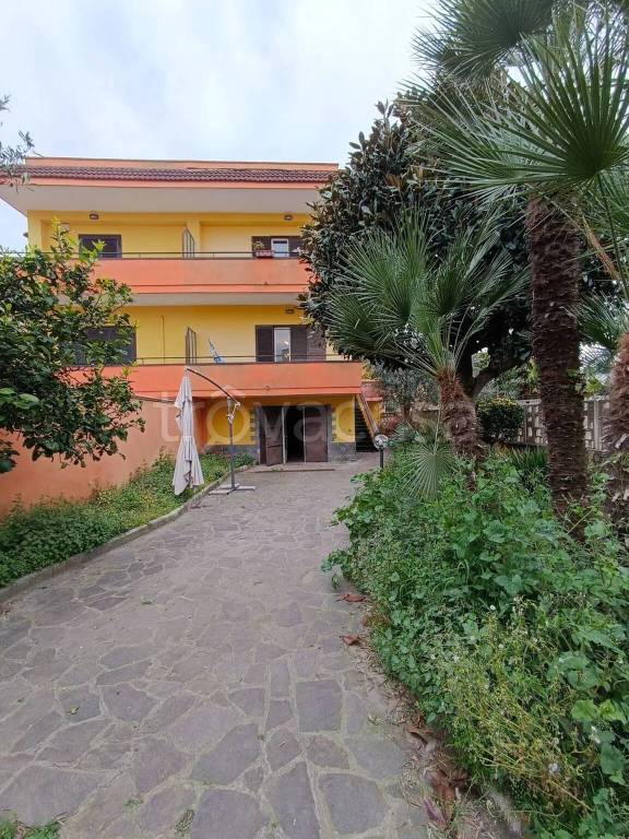 casa indipendente in vendita a Giugliano in Campania in zona Lago Patria