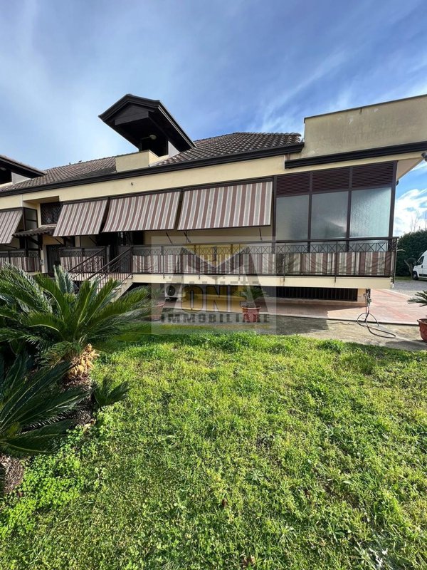 casa indipendente in vendita a Giugliano in Campania