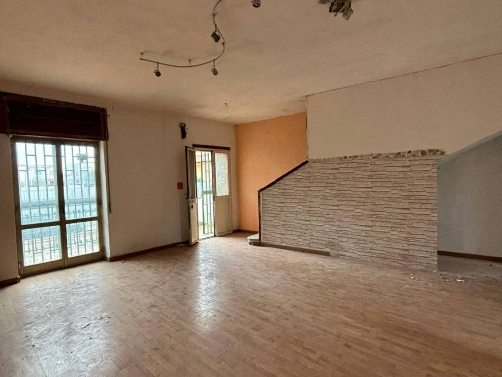casa indipendente in vendita a Giugliano in Campania in zona Varcaturo