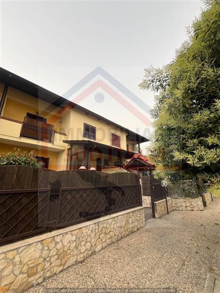 casa indipendente in vendita a Giugliano in Campania in zona Lago Patria