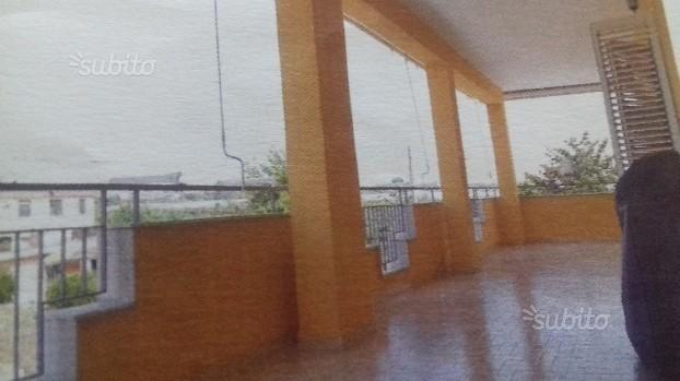 casa indipendente in vendita a Giugliano in Campania in zona Varcaturo