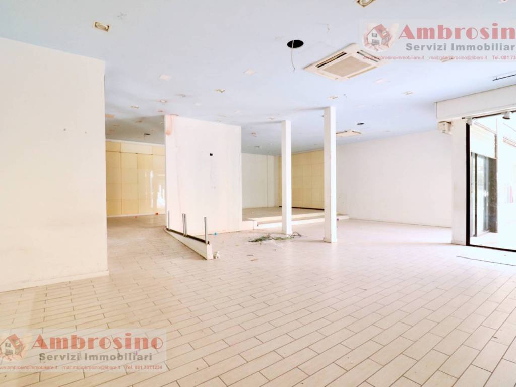 negozio in vendita a Giugliano in Campania