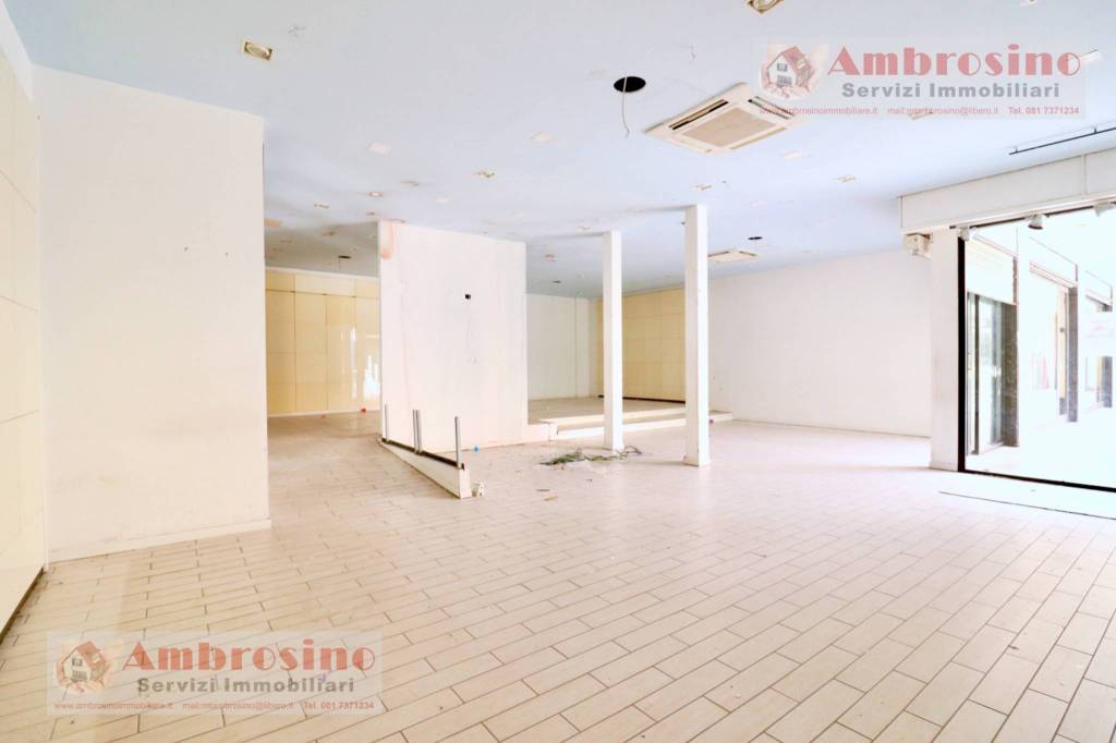 negozio in vendita a Giugliano in Campania