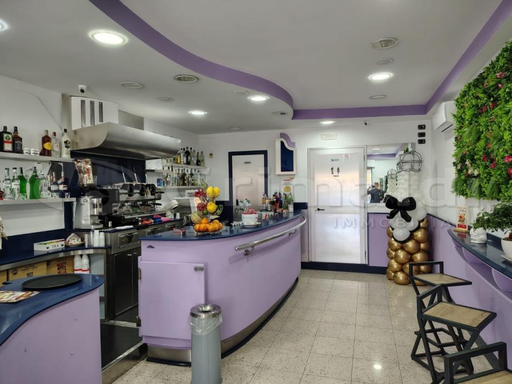 locale commerciale in vendita a Giugliano in Campania in zona Lago Patria