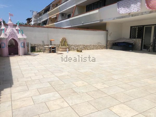 casa indipendente in vendita a Giugliano in Campania in zona Varcaturo
