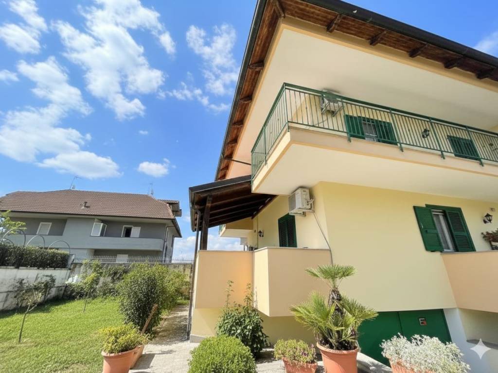 casa indipendente in vendita a Giugliano in Campania in zona Lago Patria