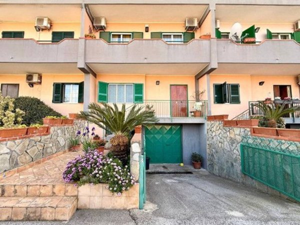 casa indipendente in vendita a Giugliano in Campania in zona Licola
