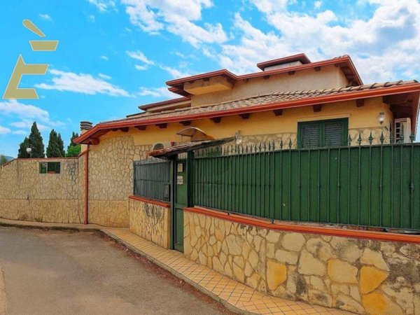 casa indipendente in vendita a Giugliano in Campania in zona Licola