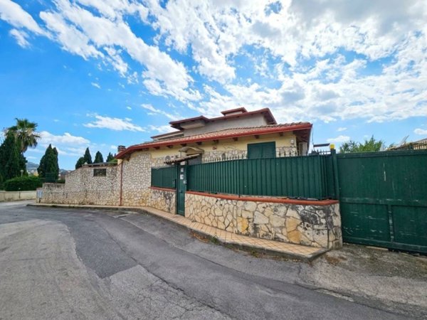 casa indipendente in vendita a Giugliano in Campania in zona Massariola / Amodio