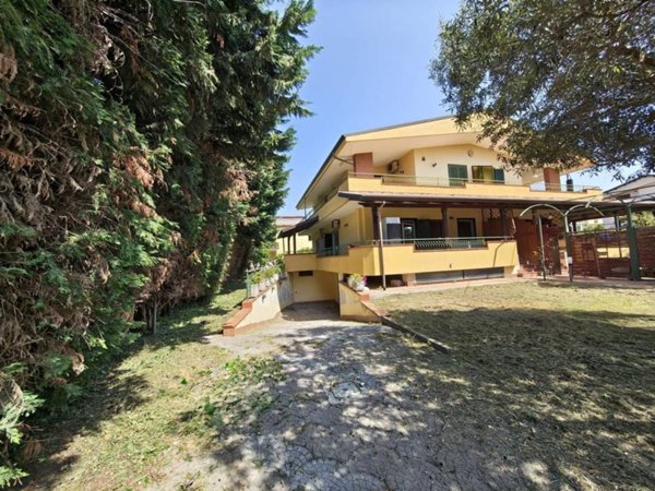 casa indipendente in vendita a Giugliano in Campania in zona Licola