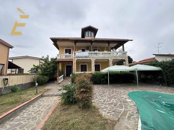 casa indipendente in vendita a Giugliano in Campania in zona Lago Patria